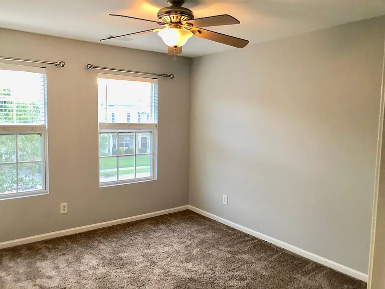 1004 Holly Meadow Dr — Photo 22