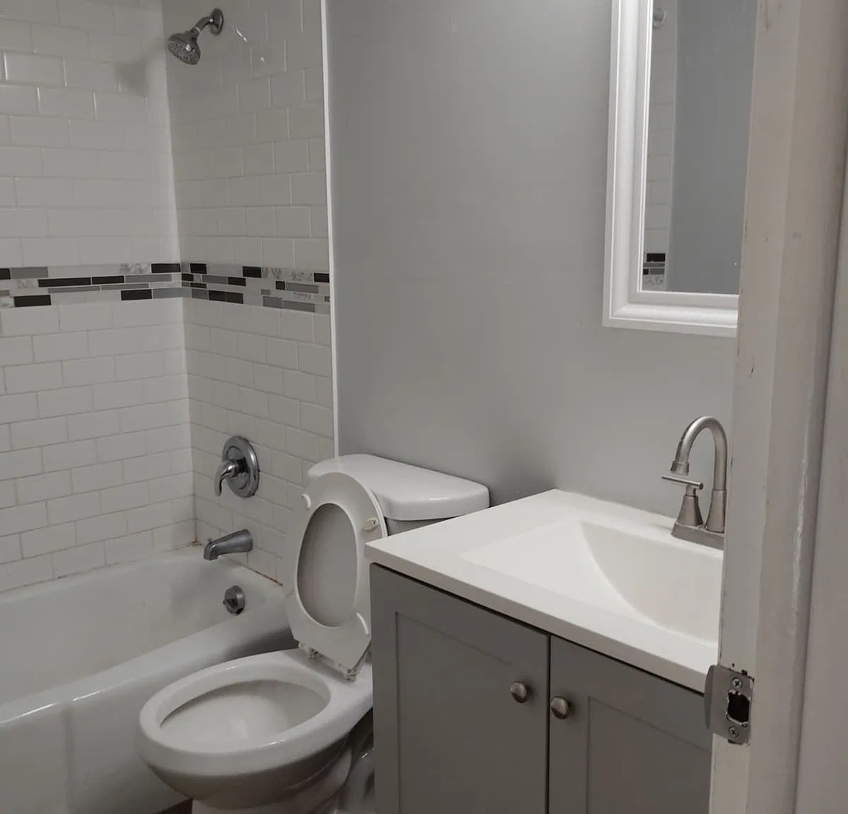 511 Chicago Rd — Photo 3