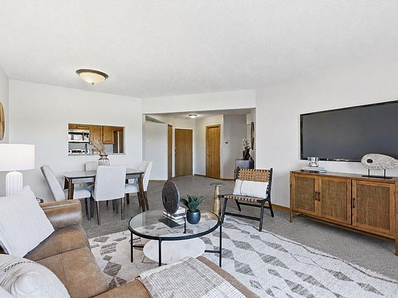 3rd image of 2425 E Franklin Ave APT 212