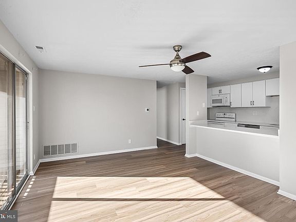 4th image of 69 Sweetfern Ct