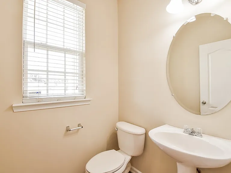 1061 Southwood Dr — Photo 8