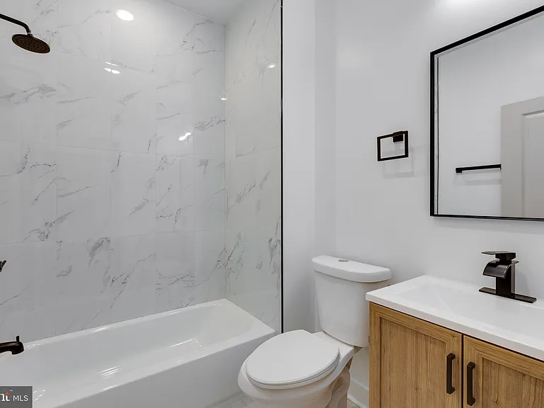 715 W Cumberland St #10 — Photo 5