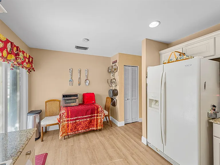 6809 SE Yorktown Dr — Photo 8