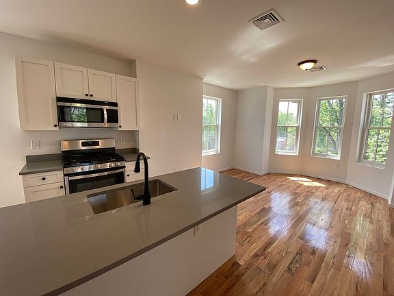 2nd image of 178 Washington St Floor 3