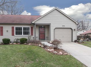 686 Highland Springs Dr, Elgin, IL 60123