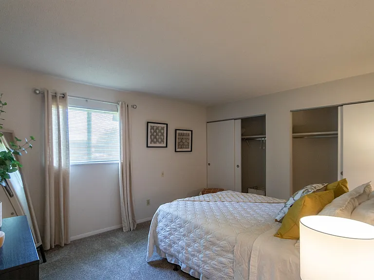 Village East — Photo 31
