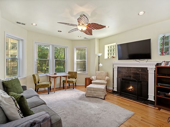 2nd image of 4856 N Sacramento Ave APT 1