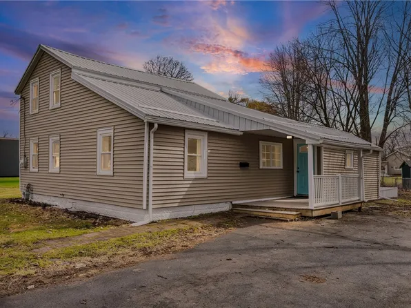 51 W Elizabeth St, Waterloo, NY 13165