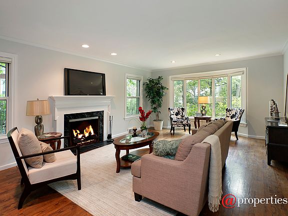 3rd image of 406 Carol Ct
