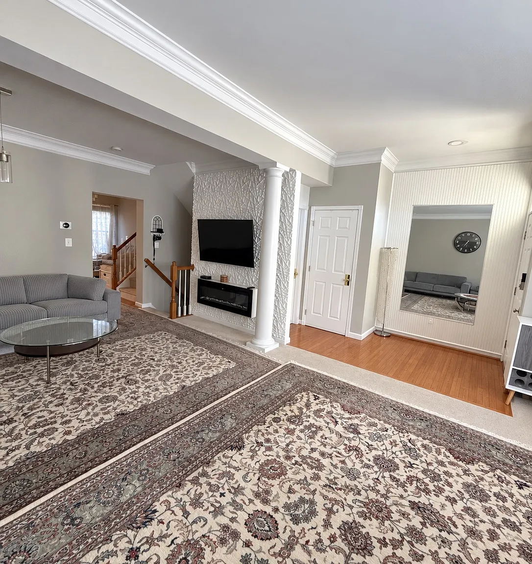 3 bed, 2.5 bath, 2301 sqft, $3,300 — Photo 3