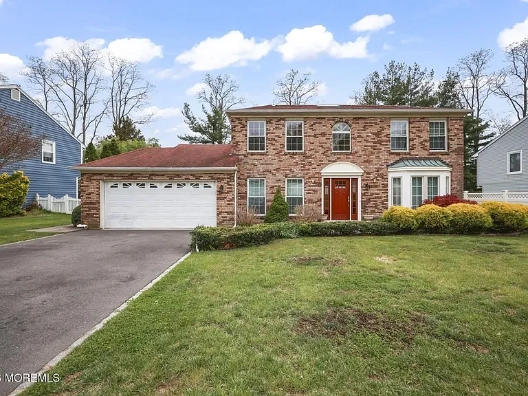 10 Marc Dr — Photo 1