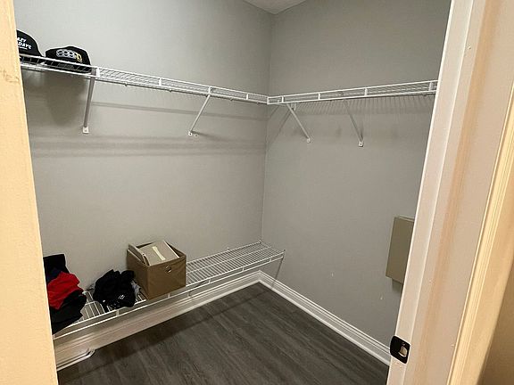5th image of 6048 Oswald St