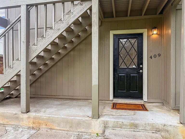 409 Rawhide Loop — Photo 2