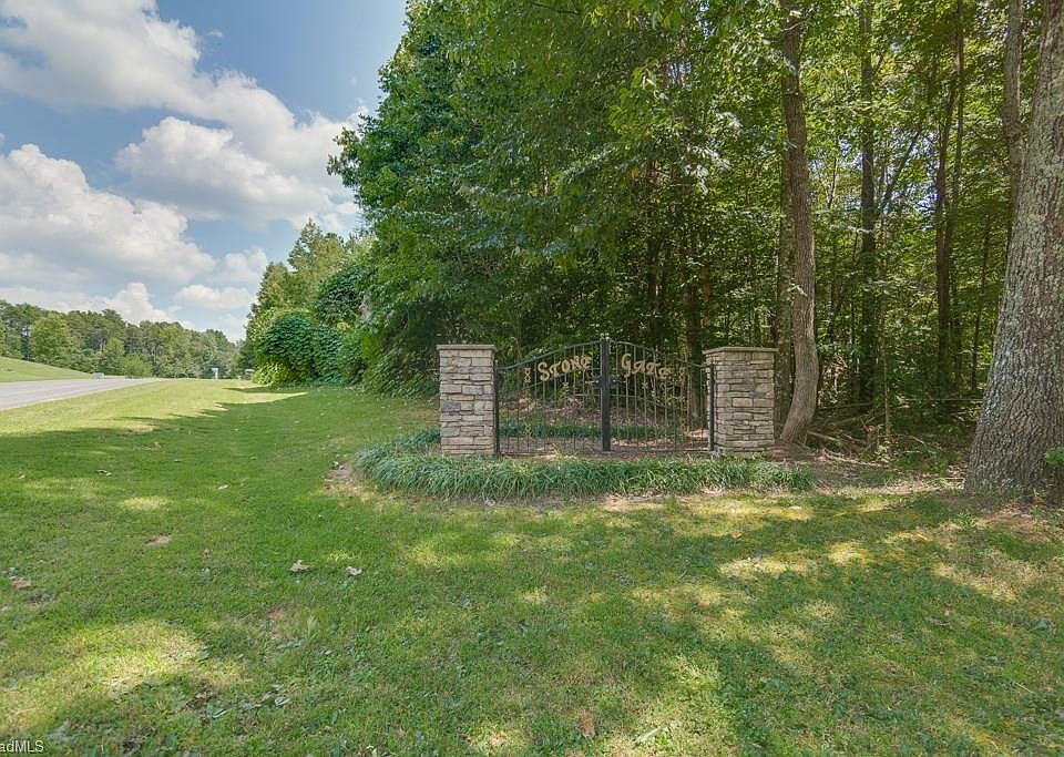 1st image of 102 Stonegate Dr