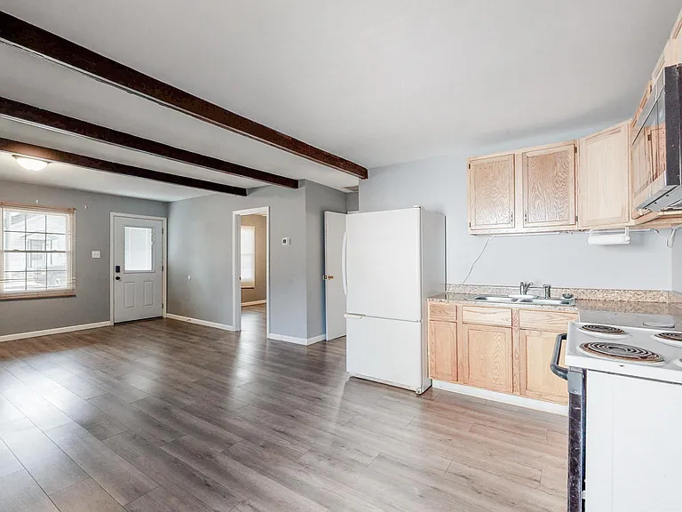 105 Woods Ave — Photo 16