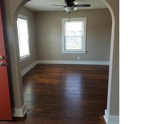 4th image of 697 Lawrence Ave