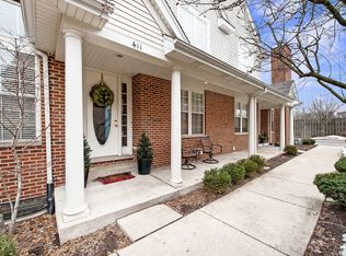 411 Commons Cir, Clarendon Hills, IL 60514