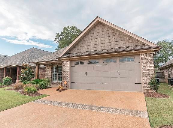3rd image of 505 Leigh Ln