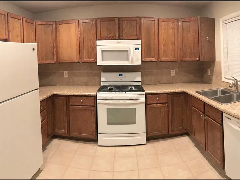 9014 Main St — Photo 16