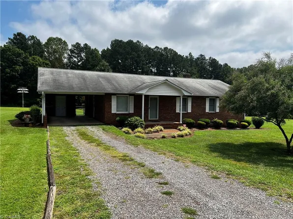 125 Wood Ln, Advance, NC 27006
