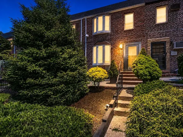 63-61 76th St, Flushing, NY 11379