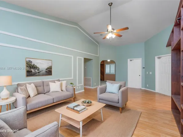 9360 Chelsea Dr S, Plantation, FL 33324