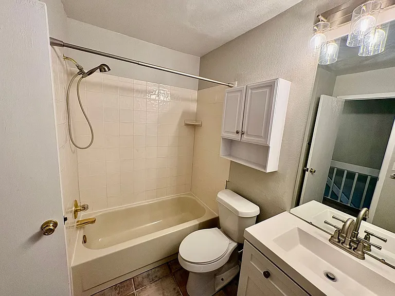 2569 E Nichols Cir — Photo 15