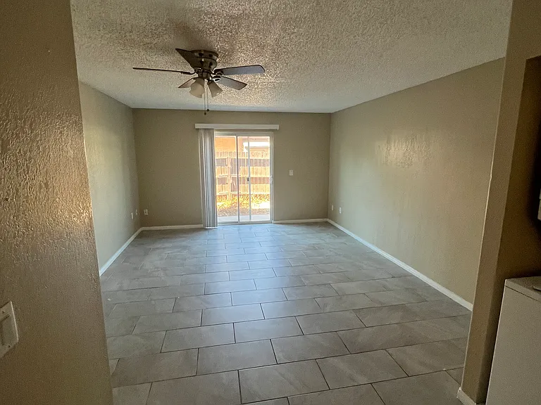 1023 W Commercial Ave #B — Photo 5
