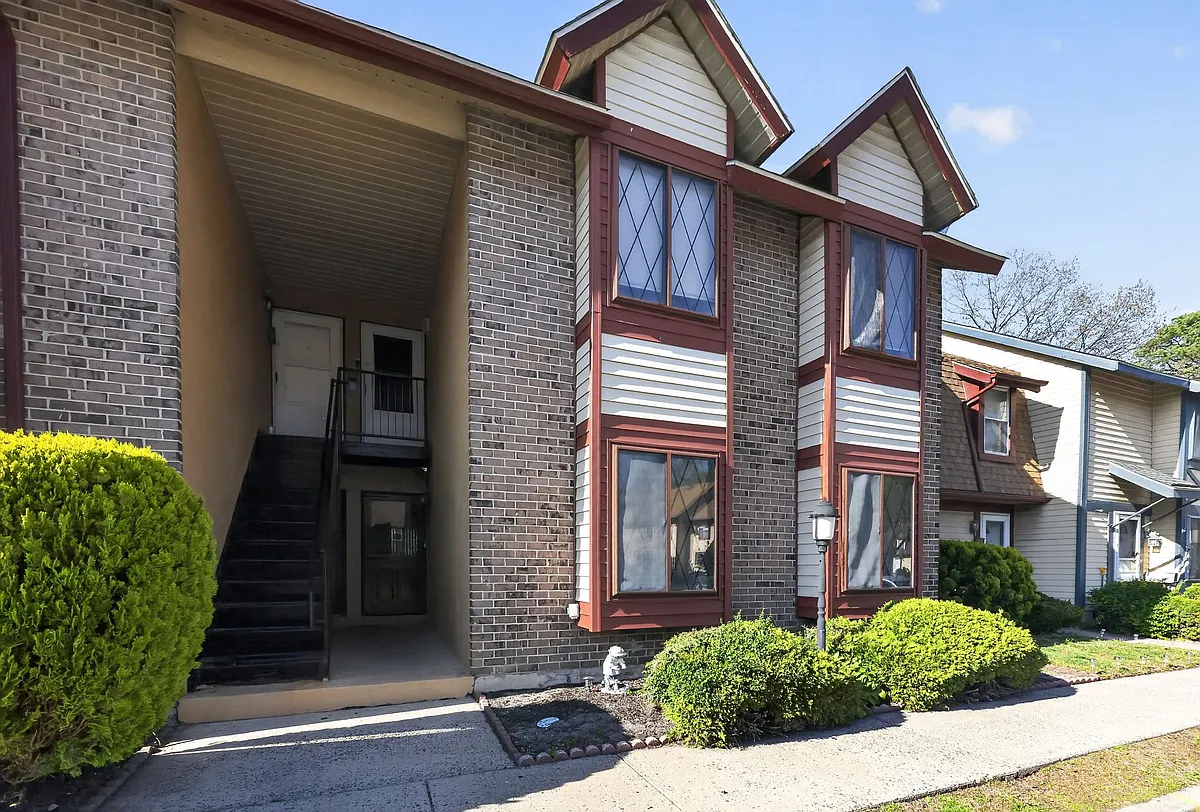 Building Photo - 122 Chelsea Cir