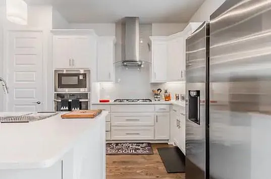 2 bed, 2.5 bath, 1591 sqft, $4,700 — Photo 3