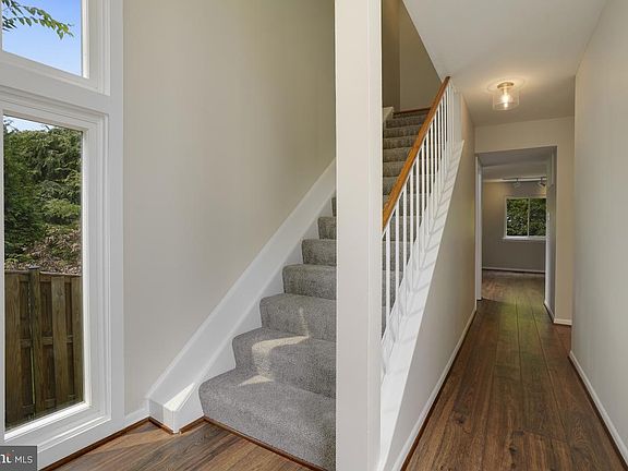 4th image of 1530 Goldenrain Ct