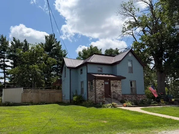 221 W Mill St, Goodland, IN 47948