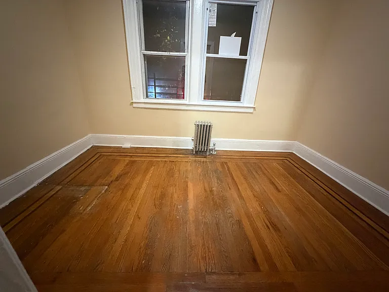 2823 La Salle Ave #1 — Photo 2