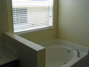 3rd image of 7511 Park Hill Ave
