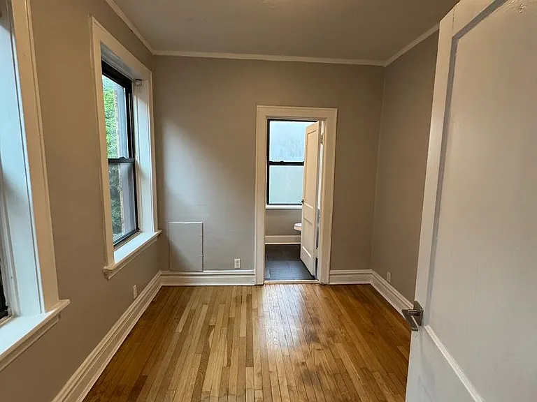 605 Hinman — Photo 71