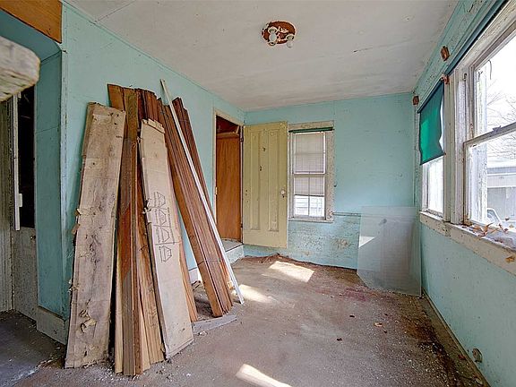 3rd image of 110 Center St
