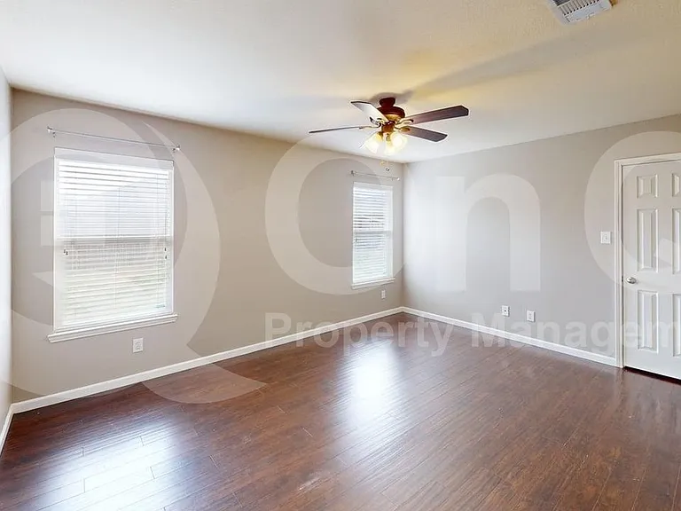 476 Eisenhower Ln — Photo 13