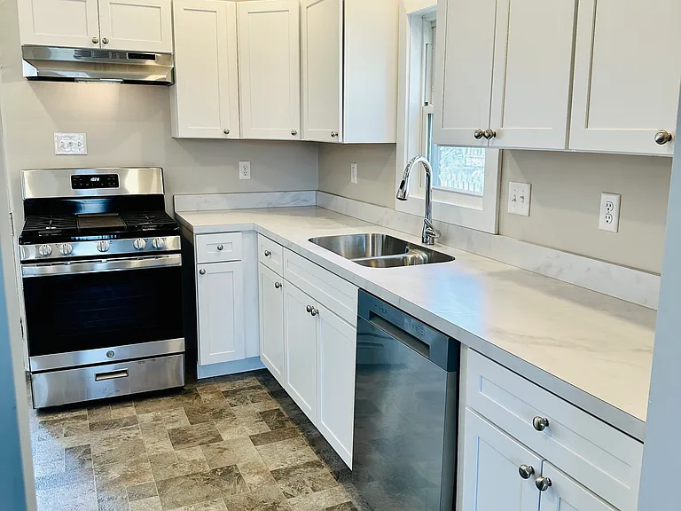 2829 E Main St — Photo 7