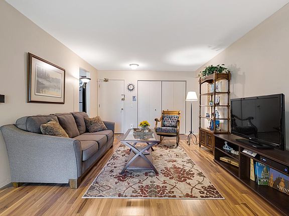 5th image of 2434 E Brandenberry Ct APT 1D
