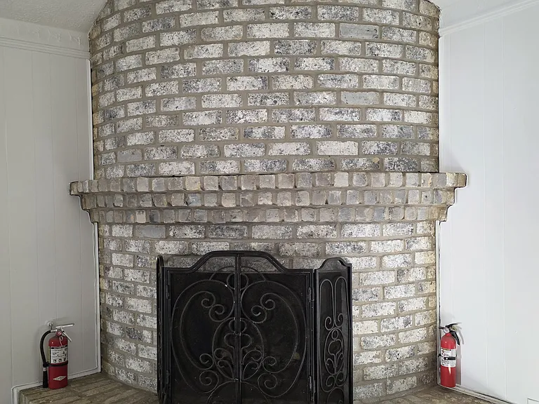 Grand fireplace for those cold evenings.