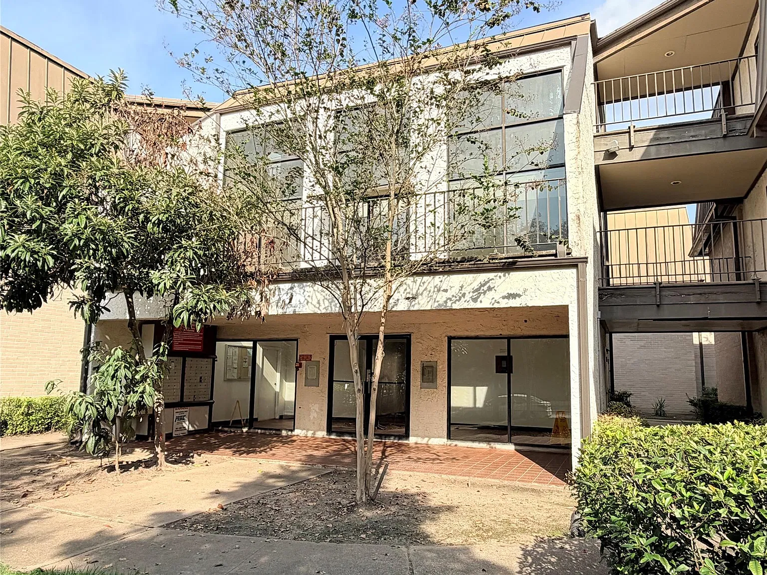 2 bed, 1.5 bath, 950 sqft, $1,200 — Photo 2