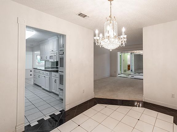 5th image of 15 Brentwood Cir