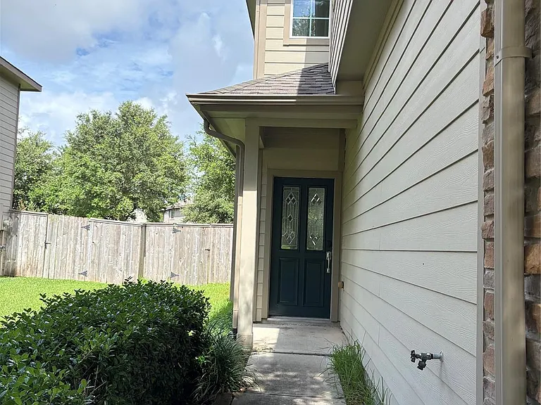24514 Haywards Crossing Ln — Photo 2