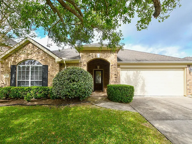 128 Emerald Loch Ln — Photo 1
