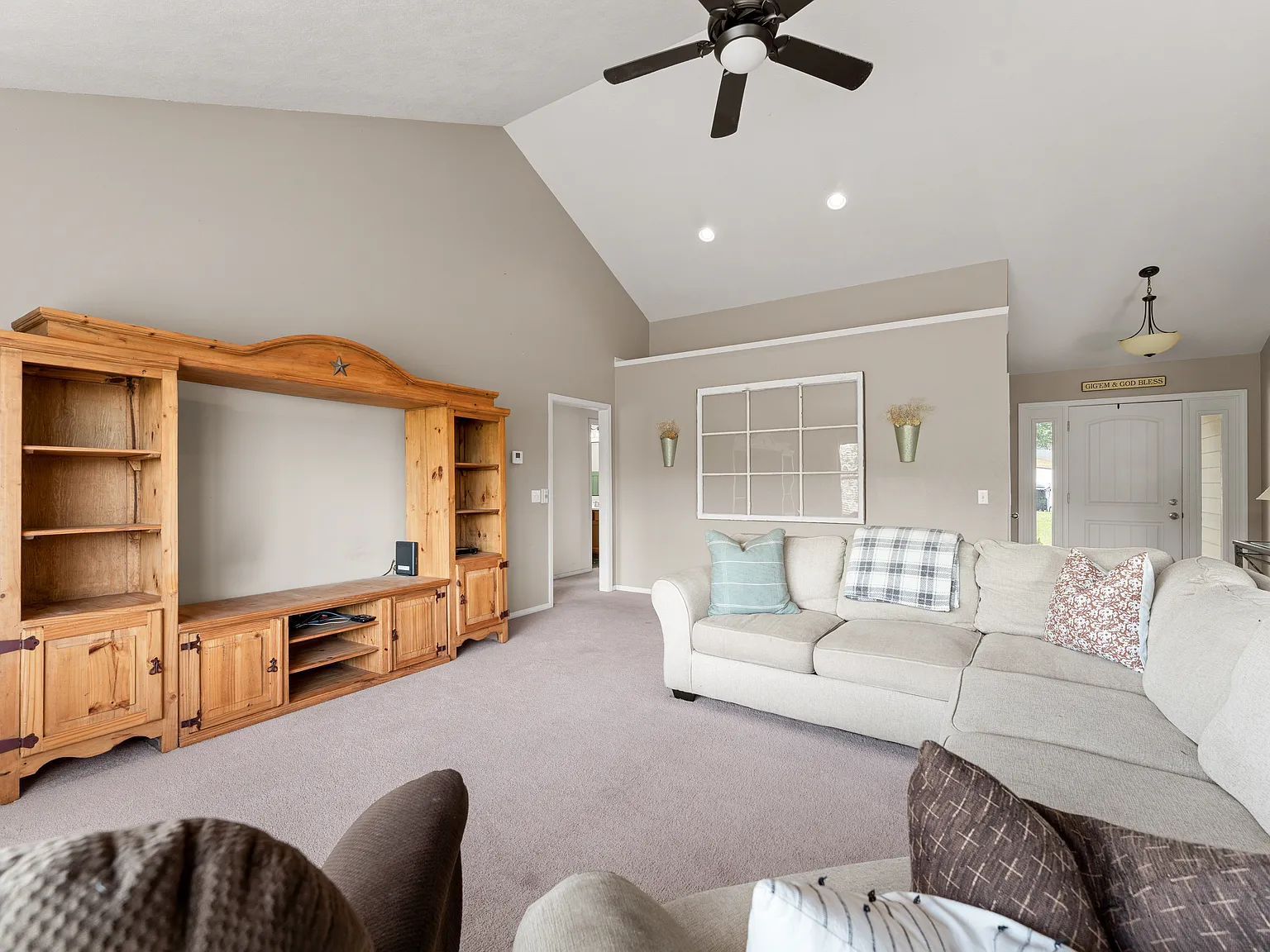 3 bed, 1622 sqft, $2,100 — Photo 4