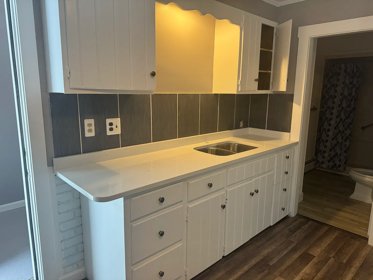 2 bed, 1000 sqft, $2,400 — Photo 3