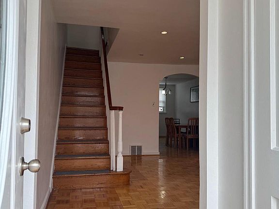2nd image of 6714 Eastwood St
