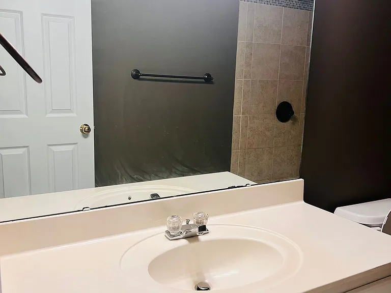 105 Charing Pl — Photo 9