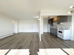 17 Gulliver Rd, Toronto, ON M6M2M3