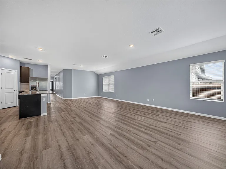 10639 Vinateros Dr — Photo 11
